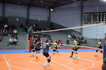 Foto - CAMPEONATO MUNICIPAL DE VÔLEI FEMININO 