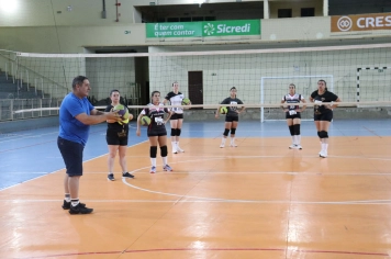Foto - SELETIVA DE VOLEIBOL FEMINO