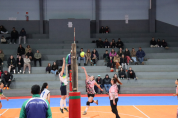 Foto - PREMIAÇÃO DO CAMPEONATO MUNICIPAL DE VÔLEI FEMININO