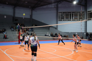 Foto - PREMIAÇÃO DO CAMPEONATO MUNICIPAL DE VÔLEI FEMININO