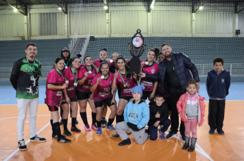 Foto - PREMIAÇÃO CAMPEONATO POPULAR MUNICIPAL DE FUTSAL FEMININO