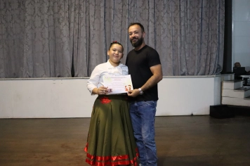 Foto - FORMAÇÃO DOS ALUNOS DE DANÇA GAÚCHA