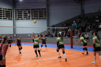 Foto - CAMPEONATO MUNICIPAL DE VÔLEI FEMININO 