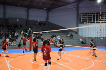 Foto - CAMPEONATO MUNICIPAL DE VÔLEI FEMININO 