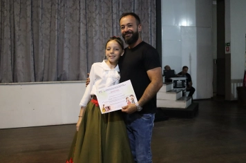 Foto - FORMAÇÃO DOS ALUNOS DE DANÇA GAÚCHA