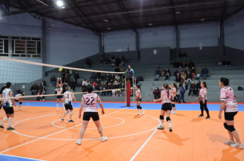 Foto - PREMIAÇÃO DO CAMPEONATO MUNICIPAL DE VÔLEI FEMININO