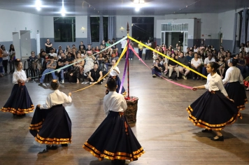 Foto - FORMAÇÃO DOS ALUNOS DE DANÇA GAÚCHA