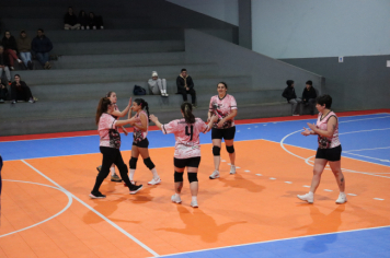 Foto - PREMIAÇÃO DO CAMPEONATO MUNICIPAL DE VÔLEI FEMININO