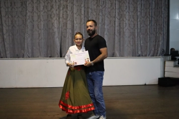 Foto - FORMAÇÃO DOS ALUNOS DE DANÇA GAÚCHA