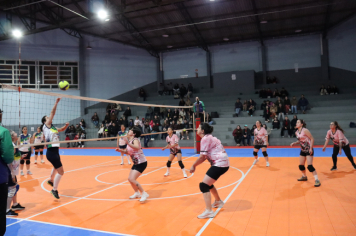 Foto - PREMIAÇÃO DO CAMPEONATO MUNICIPAL DE VÔLEI FEMININO