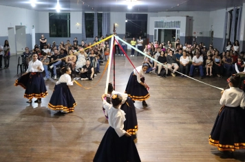 Foto - FORMAÇÃO DOS ALUNOS DE DANÇA GAÚCHA