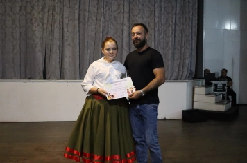 Foto - FORMAÇÃO DOS ALUNOS DE DANÇA GAÚCHA