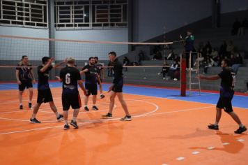 Foto - PREMIAÇÃO DO CAMPEONATO MUNICIPAL DE VÔLEI MASCULINO