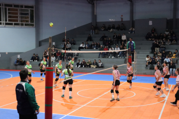 Foto - CAMPEONATO MUNICIPAL DE VÔLEI FEMININO 