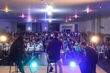 Uma noite especial para as mães no Clube Piraiense se enche de emoção em homenagem às mães promovida pela Secretaria de Educação e Cultura