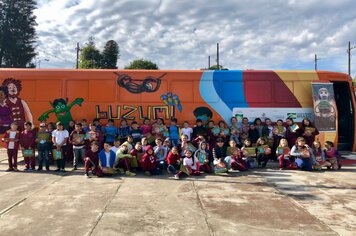 Ônibus Itinerante apresentou história da mandioca para as crianças de Piraí do Sul