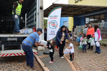 Feira Verde Piraí promove educação ambiental e troca de recicláveis por alimentos no CMEI Cacilda Born Alves