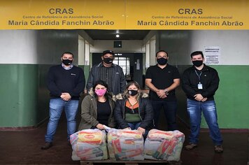 Piraí do Sul recebe 300 cestas básicas que contemplam também um kit higiene da Campanha “Cuidar & Envolver & Amar”, promovida pela Cooperativa Castrolanda