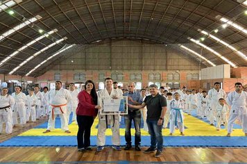 24 anos do Karatê em Piraí do Sul é comemorado em cerimônia com a presença de Sensei idealizador do Projeto no Paraná.