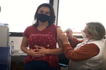 COVID-19: Piraí do Sul iniciou a vacinação de profissionais da Educação Básica na terça (18)