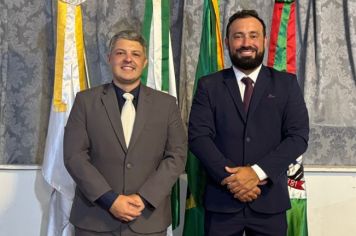 Prefeito Henrique Carneiro e Vice Wagner Zadra tomam posse em Piraí do Sul, reafirmando compromisso com o desenvolvimento local