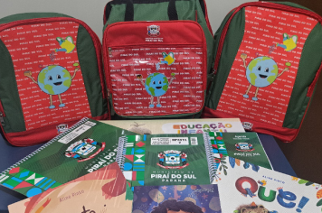 Prefeitura Municipal faz entrega de Materiais Didáticos para alunos das Escolas Municipais