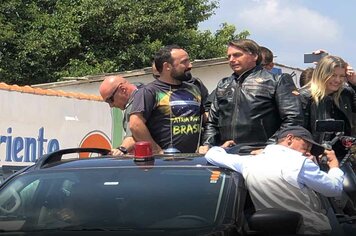 Presidente da República participa de motociata com apoiadores saindo de Piraí do Sul.
