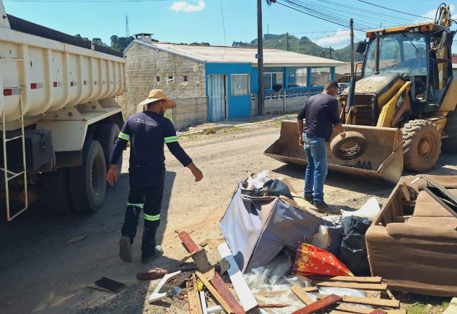 Todos contra a Dengue: Mutirão de limpeza recolhe 5 toneladas de lixo e entulhos na cidade