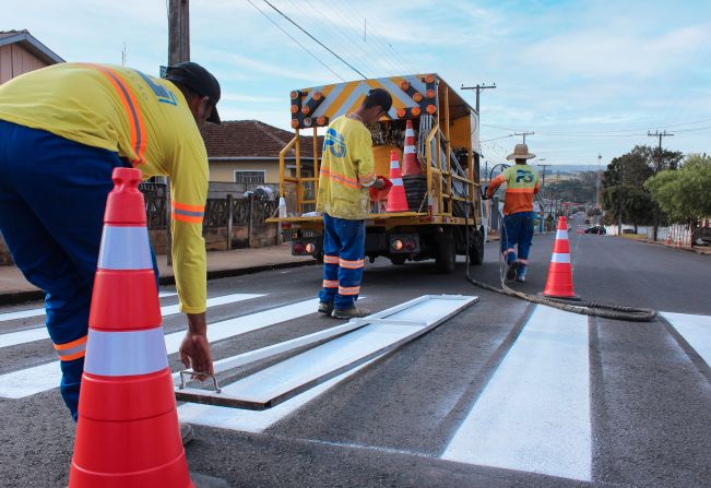 Prefeitura inicia pintura da sinalização horizontal em ruas e avenidas