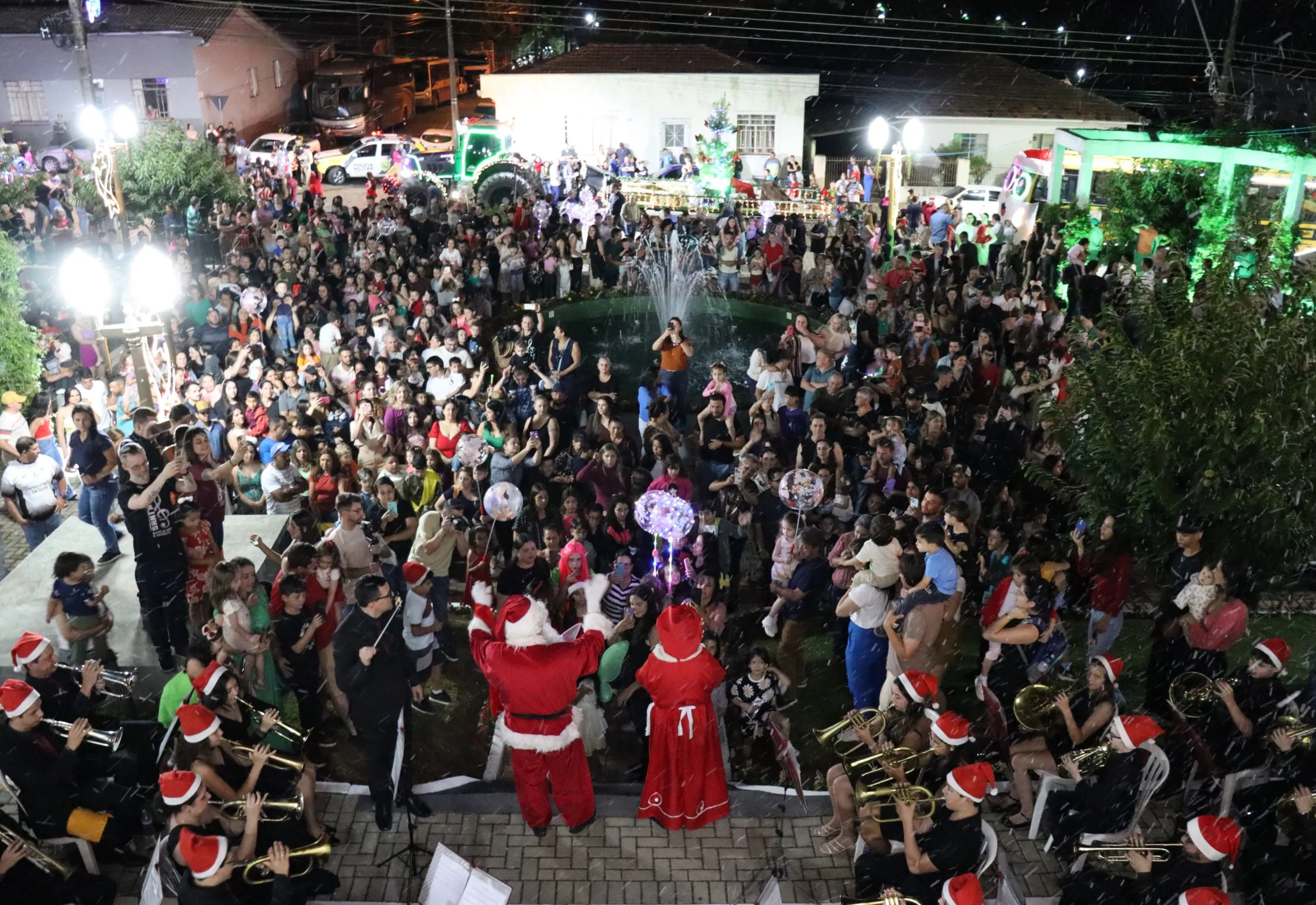 Chegada do Papai Noel marca o início da programação do Natal Encantado 2025