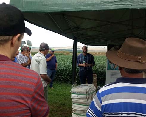 40 Produtores de Piraí participam do Dia de Campo sobre feijão e milho