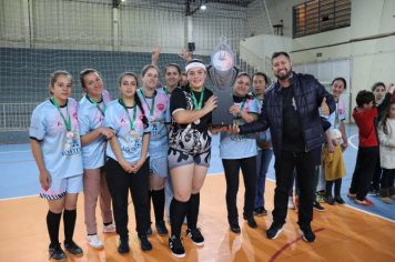Foto - PREMIAÇÃO CAMPEONATO POPULAR MUNICIPAL DE FUTSAL FEMININO