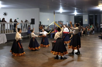 Foto - FORMAÇÃO DOS ALUNOS DE DANÇA GAÚCHA