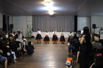 Foto - FORMAÇÃO DOS ALUNOS DE DANÇA GAÚCHA