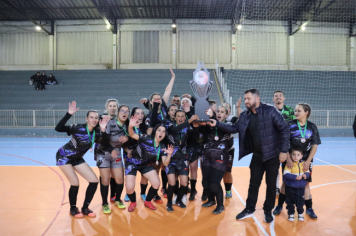 Foto - PREMIAÇÃO CAMPEONATO POPULAR MUNICIPAL DE FUTSAL FEMININO