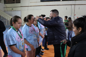 Foto - PREMIAÇÃO CAMPEONATO POPULAR MUNICIPAL DE FUTSAL FEMININO