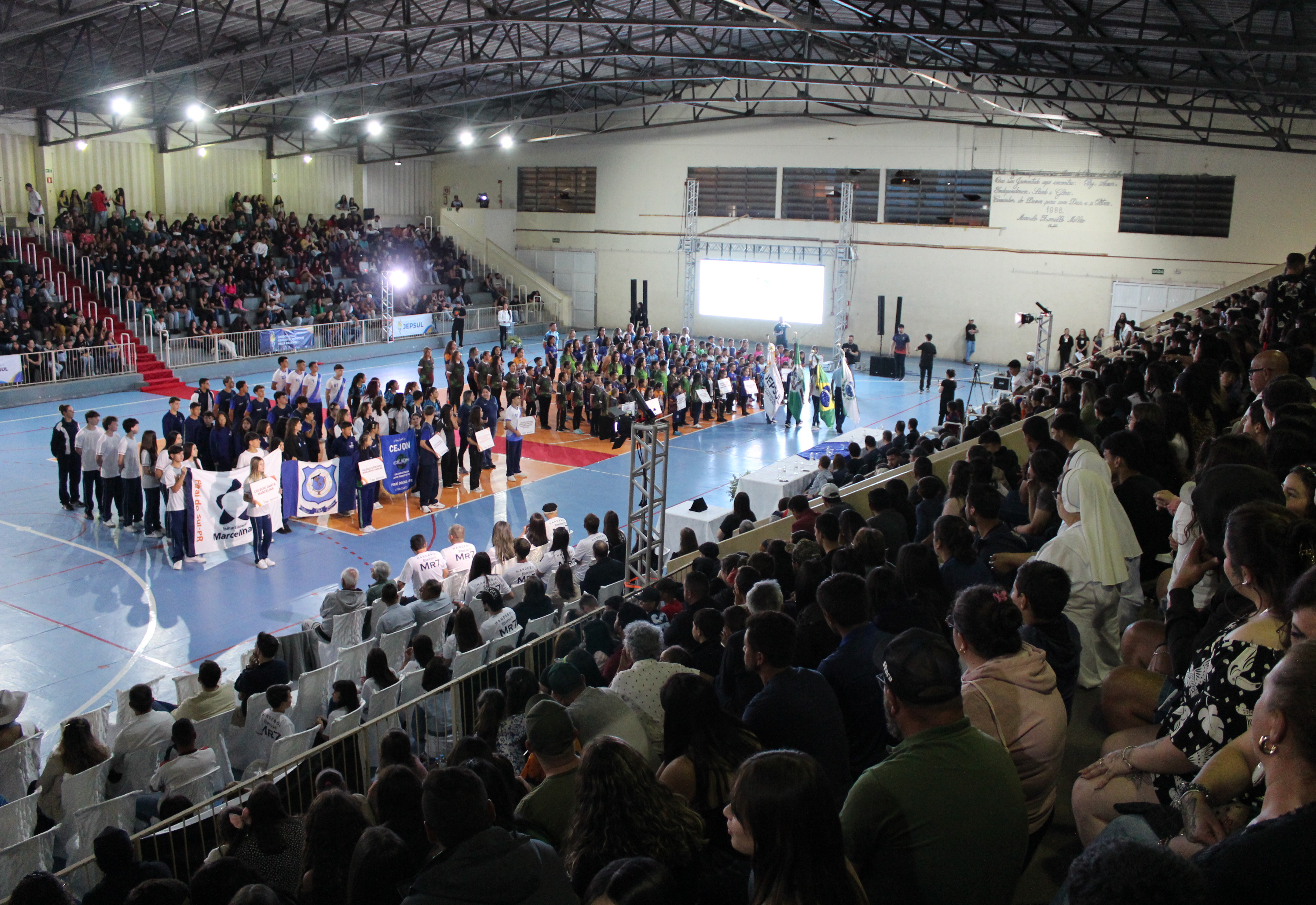 Comunidade piraiense celebra abertura do XI JEPSUL no Ginásio de Esportes 