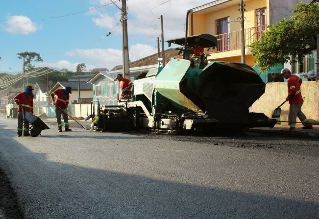 Prefeitura investe na manutenção e pavimentação asfáltica da Rua França Viana